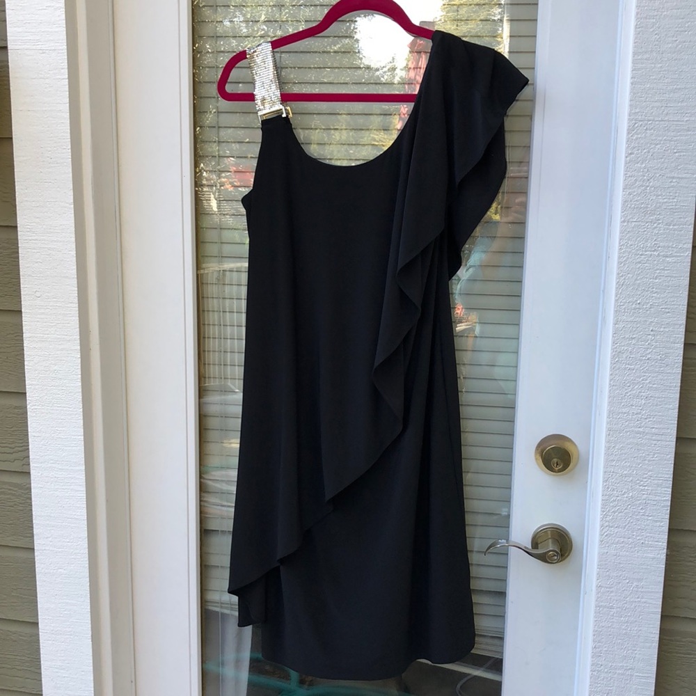 NWOT Woman’s beautiful black dress, Size 6